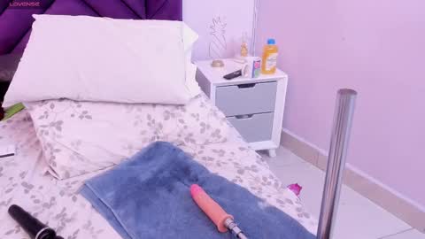 Snapshot of haileystonei chatting on 03-08-25, 06:26 haileystonei online show from 03-08-25, 06:26