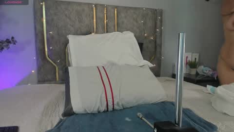 Snapshot of haileystonei chatting on 09-11-25, 11:32 haileystonei online show from 09-11-25, 11:32