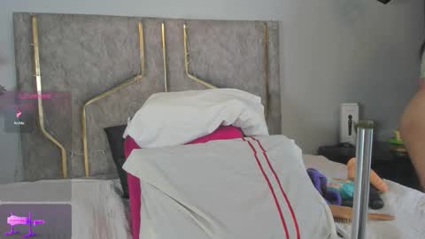 Snapshot of haileystonei chatting on 09-27-25, 11:48 haileystonei online show from 09-27-25, 11:48