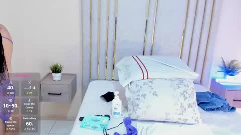 Snapshot of haileystonei chatting on 10-06-25, 11:40 haileystonei online show from 10-06-25, 11:40