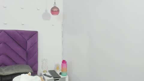 Snapshot of haileystonei chatting on 10-26-25, 11:27 haileystonei online show from 10-26-25, 11:27