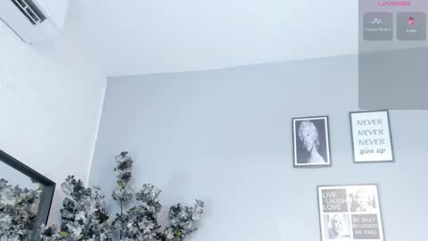 Snapshot of haileystonei chatting on 10-29-25, 11:23 haileystonei online show from 10-29-25, 11:23