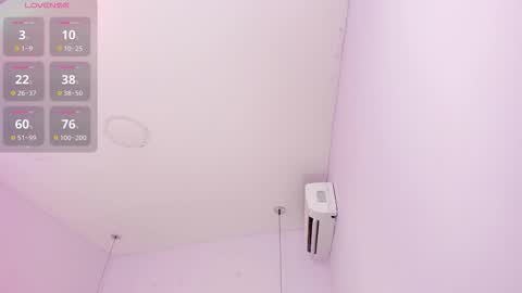 Snapshot of haileystonei chatting on 11-29-25, 11:35 haileystonei online show from 11-29-25, 11:35