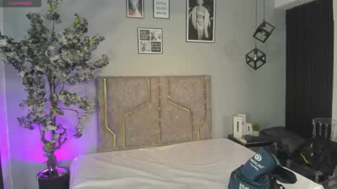 Snapshot of haileystonei chatting on 12-14-25, 11:37 haileystonei online show from 12-14-25, 11:37