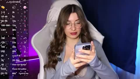 Snapshot of haily_heavenly chatting on 02-19-25, 02:12 HailyHeavenly online show from 02-19-25, 02:12