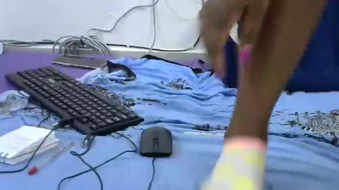 Snapshot of hairy_squiter chatting on 02-14-25, 06:40 Zaraha online show from 02-14-25, 06:40
