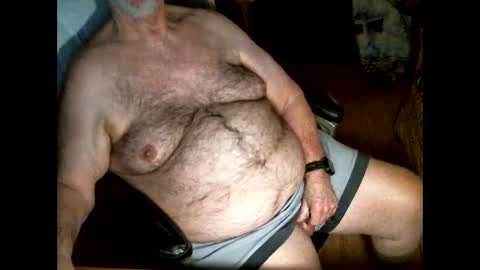 hairybear813 online show from 11-30-25, 03:43