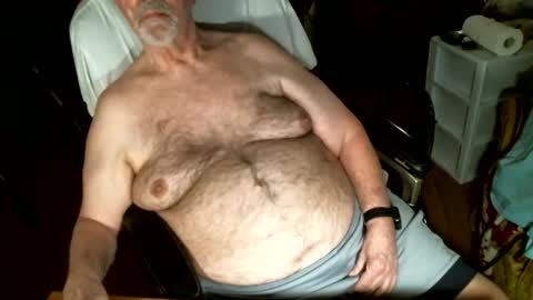 Snapshot of hairybear813 chatting on 06-04-26, 12:49 hairybear813 online show from 06-04-26, 12:49