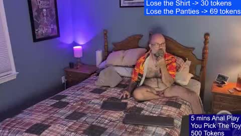 HairyDaddyBear69 online show from 10-21-25, 12:00