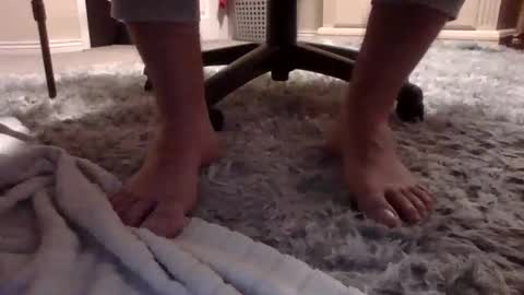 Snapshot of hairydaddyfeet chatting on 11-18-25, 01:11 Hairy Daddy Feet online show from 11-18-25, 01:11