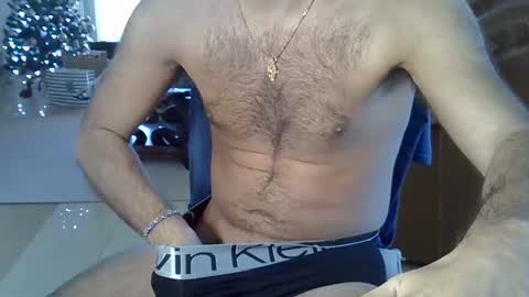 Snapshot of hairydaduncut chatting on 12-23-24, 01:13 hairydaduncut online show from 12-23-24, 01:13