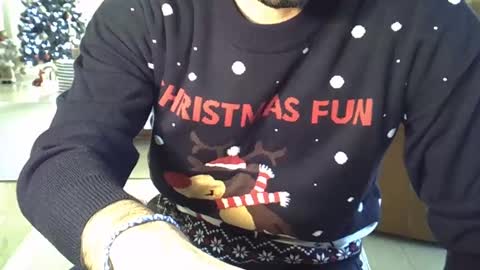 Snapshot of hairydaduncut chatting on 12-24-24, 02:54 hairydaduncut online show from 12-24-24, 02:54