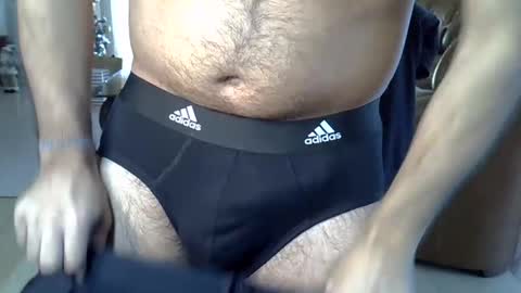 Snapshot of hairydaduncut chatting on 12-26-24, 01:10 hairydaduncut online show from 12-26-24, 01:10