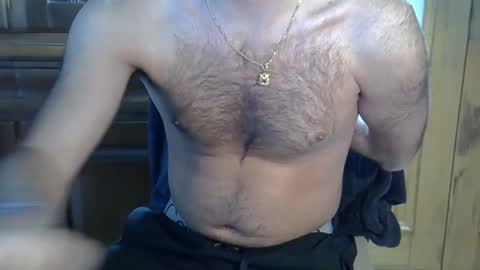 Snapshot of hairydaduncut chatting on 12-28-24, 01:17 hairydaduncut online show from 12-28-24, 01:17