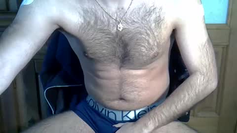 Snapshot of hairydaduncut chatting on 03-06-25, 01:03 hairydaduncut online show from 03-06-25, 01:03