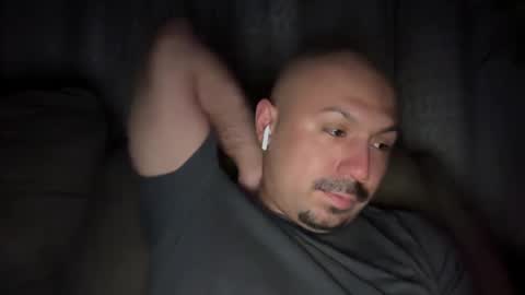 Snapshot of hairyman30000 chatting on 02-21-25, 07:12 hairyman30000 online show from 02-21-25, 07:12