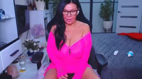 Snapshot of hairypussygranny chatting on 11-16-25, 08:31 Monika online show from 11-16-25, 08:31