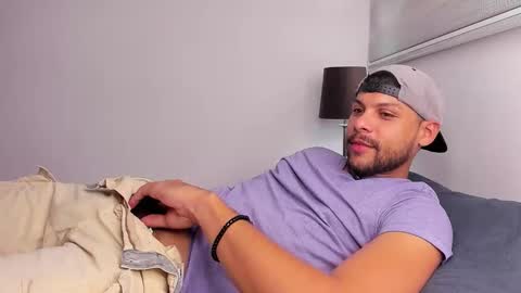 Independent       model  online show from 04-24-26, 10:56