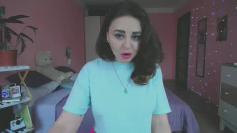 Snapshot of halleyg chatting on 11-28-25, 09:45 Ann online show from 11-28-25, 09:45