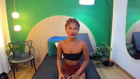 Halley Lorens online show from 09-26-25, 07:07