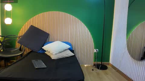 Halley Lorens online show from 11-20-25, 07:30