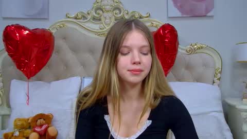 HallyBradley online show from 03-05-26, 05:42