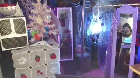 Snapshot of halovalentine chatting on 12-05-24, 12:41 halovalentine online show from 12-05-24, 12:41