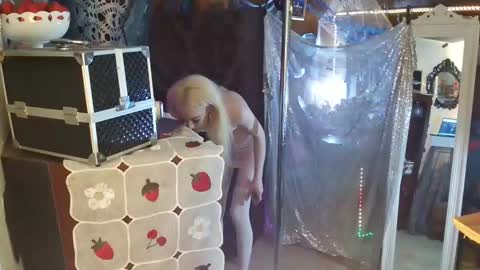 Snapshot of halovalentine chatting on 01-02-25, 10:44 halovalentine online show from 01-02-25, 10:44