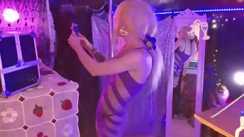 Snapshot of halovalentine chatting on 01-21-25, 02:22 halovalentine online show from 01-21-25, 02:22