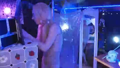 Snapshot of halovalentine chatting on 01-25-25, 12:17 halovalentine online show from 01-25-25, 12:17