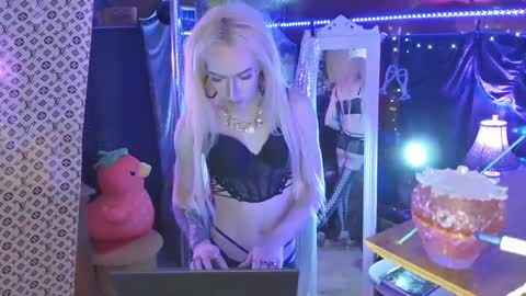 Snapshot of halovalentine chatting on 02-25-25, 01:52 halovalentine online show from 02-25-25, 01:52