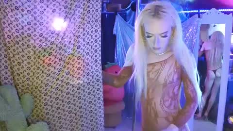 Snapshot of halovalentine chatting on 03-11-25, 12:11 halovalentine online show from 03-11-25, 12:11