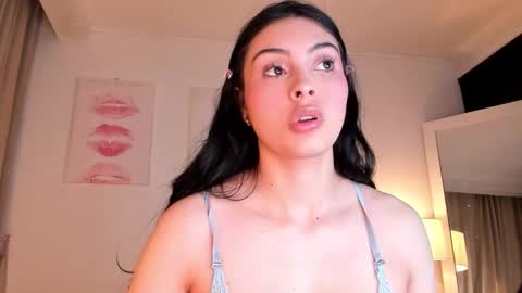 Snapshot of halseycox__ chatting on 09-26-25, 07:01 Halsey Maria online show from 09-26-25, 07:01