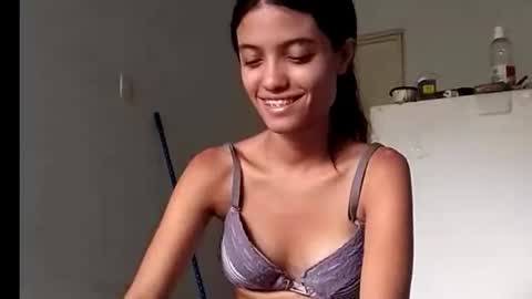 Snapshot of hambercrrist chatting on 02-14-25, 05:14 hambercrist online show from 02-14-25, 05:14