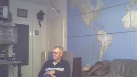 Snapshot of hamto65 chatting on 03-03-25, 08:54 Prefer men 80 online show from 03-03-25, 08:54