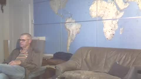 Snapshot of hamto65 chatting on 10-12-25, 07:13 Prefer men 80 online show from 10-12-25, 07:13