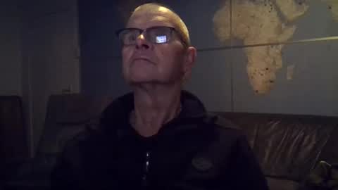 Snapshot of hamto65 chatting on 12-14-25, 03:50 Prefer men 80 online show from 12-14-25, 03:50