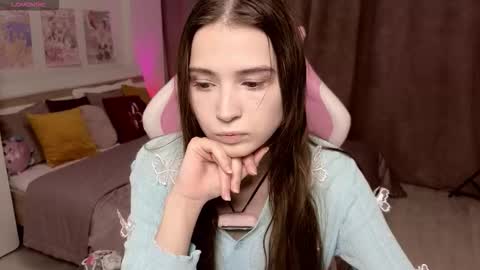 Snapshot of hana_flo chatting on 10-24-25, 02:24 Hana online show from 10-24-25, 02:24
