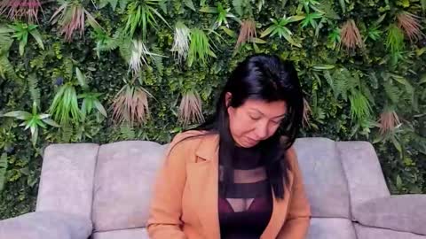 Snapshot of hana_yung chatting on 11-13-25, 12:04 Hanna online show from 11-13-25, 12:04