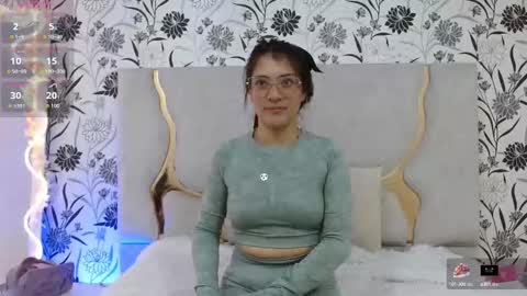 Snapshot of hanaa_tay chatting on 09-19-25, 11:33 hanaa_tay online show from 09-19-25, 11:33