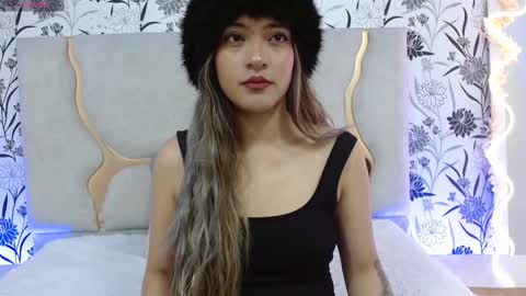 Snapshot of hanaa_tay chatting on 10-04-25, 11:30 hanaa_tay online show from 10-04-25, 11:30