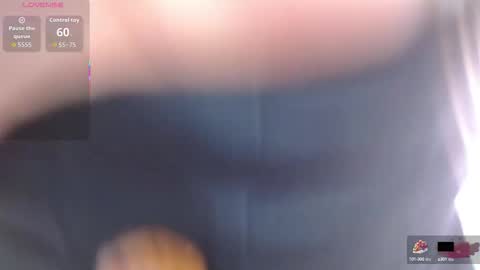 Snapshot of hanaa_tay chatting on 10-15-25, 12:05 hanaa_tay online show from 10-15-25, 12:05