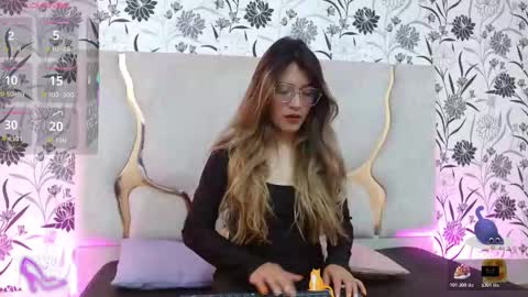 Snapshot of hanaa_tay chatting on 10-24-25, 11:39 hanaa_tay online show from 10-24-25, 11:39