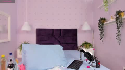 Snapshot of hanaahquinn chatting on 10-16-25, 11:44 hanaahquinn online show from 10-16-25, 11:44