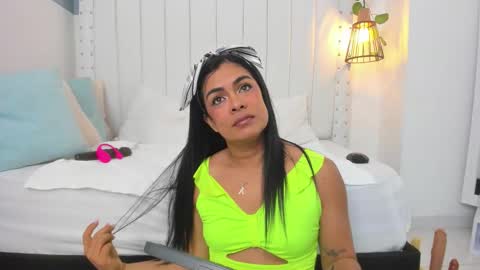 Snapshot of hanah_gray chatting on 09-11-25, 11:21 hanah_gray online show from 09-11-25, 11:21