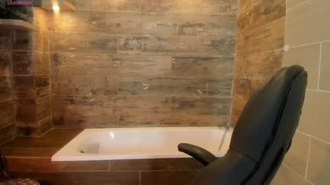 Snapshot of hanah_greey chatting on 12-17-24, 08:10 HANAH online show from 12-17-24, 08:10