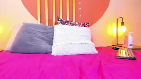 Snapshot of hanah_greey chatting on 02-25-25, 01:39 HANAH online show from 02-25-25, 01:39