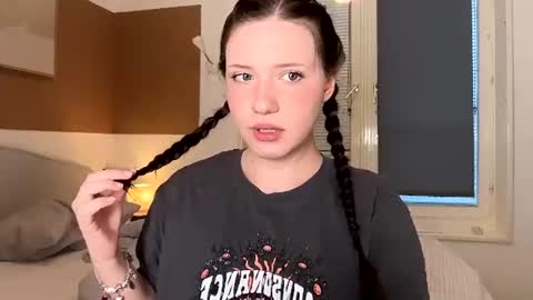 hanahwoods online show from 06-15-26, 03:42