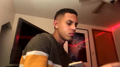 Snapshot of handsome01_ chatting on 12-01-25, 04:17 handsome01_ online show from 12-01-25, 04:17