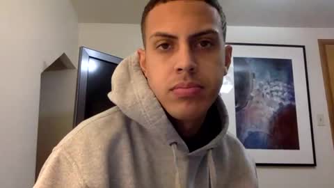 Snapshot of handsome01_ chatting on 12-05-25, 01:47 handsome01_ online show from 12-05-25, 01:47